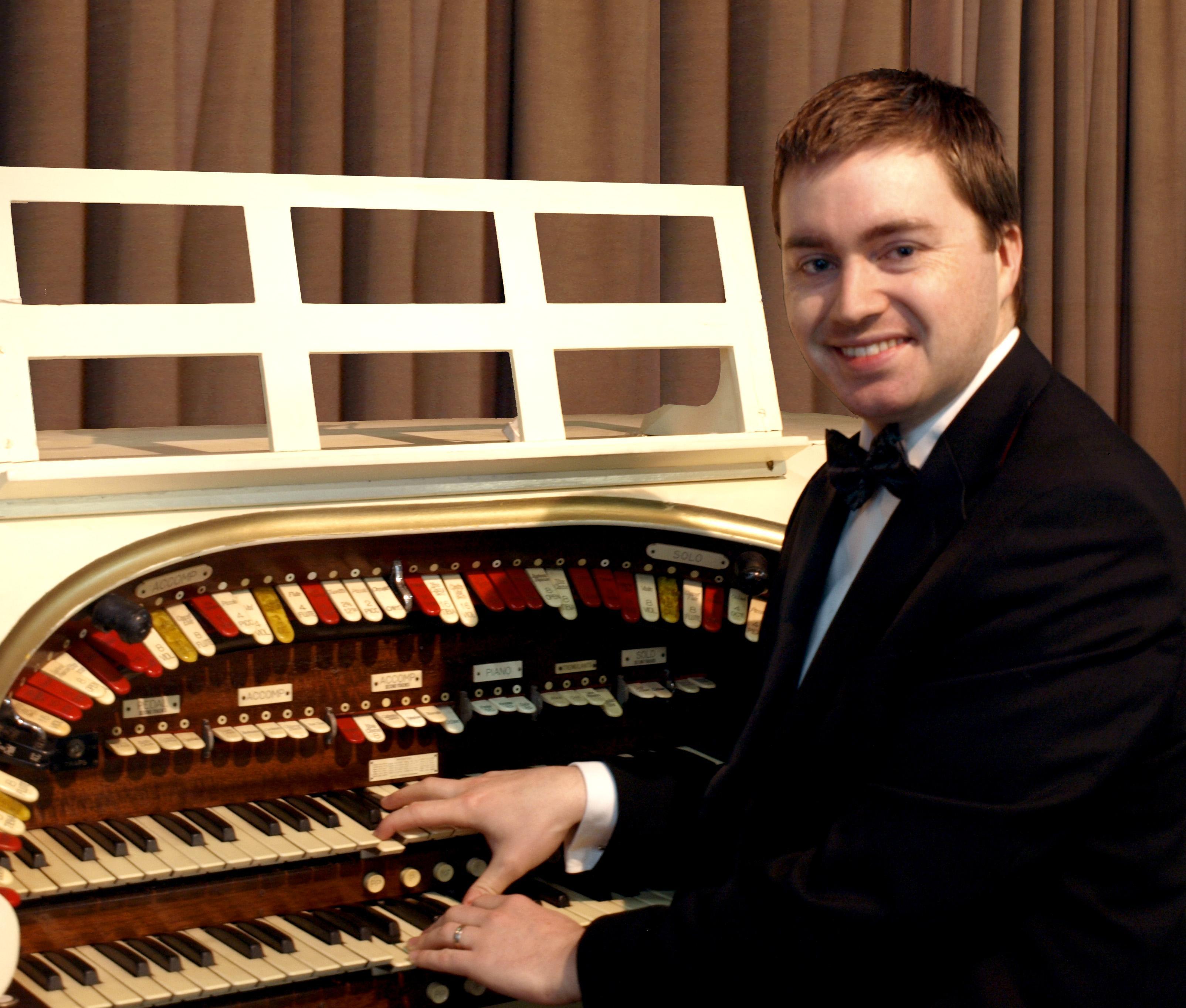 Tom Horton Organist